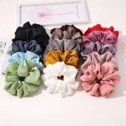 Aris Xl Scrunchie -SOHO || Wella Professionals Verkoopwinkel https media prod eu 1.mirakl.net SOURCE 365eb135f85c472c975ac452d4b6347d