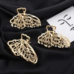 SOHO Vlinder Haarclip -SOHO || Wella Professionals Verkoopwinkel https media prod eu 1.mirakl.net SOURCE 6f814d25553b4beb9c9d7a5279e0c1b9