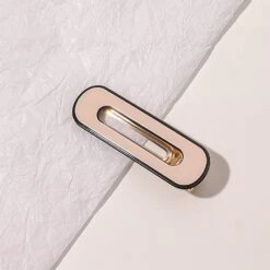 SOHO Ezra Haarclip -SOHO || Wella Professionals Verkoopwinkel https media prod eu 1.mirakl.net SOURCE 7a2a9abb25a345b3ad76eb3d01d6234e