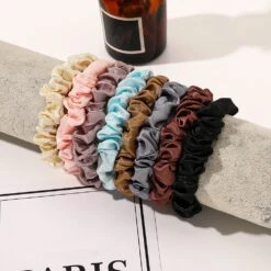 SOHO Rena Hair Tie -SOHO || Wella Professionals Verkoopwinkel https media prod eu 1.mirakl.net SOURCE 853a4385e75146ce9f9db2d0e2364340