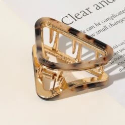 SOHO EA Hair Clip -SOHO || Wella Professionals Verkoopwinkel https media prod eu 1.mirakl.net SOURCE a285c40c35c3405d8a19fdaa9207dcf3