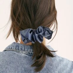 Aris Xl Scrunchie -SOHO || Wella Professionals Verkoopwinkel https media prod eu 1.mirakl.net SOURCE bd9f610dadeb4cef8cd5907aadf5e4e8